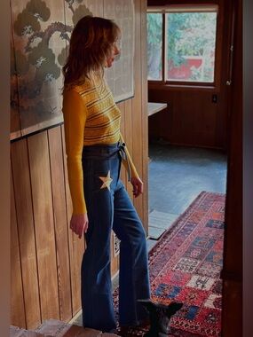 Stoned Immaculate SuperStar bells in vintage gold sz 26